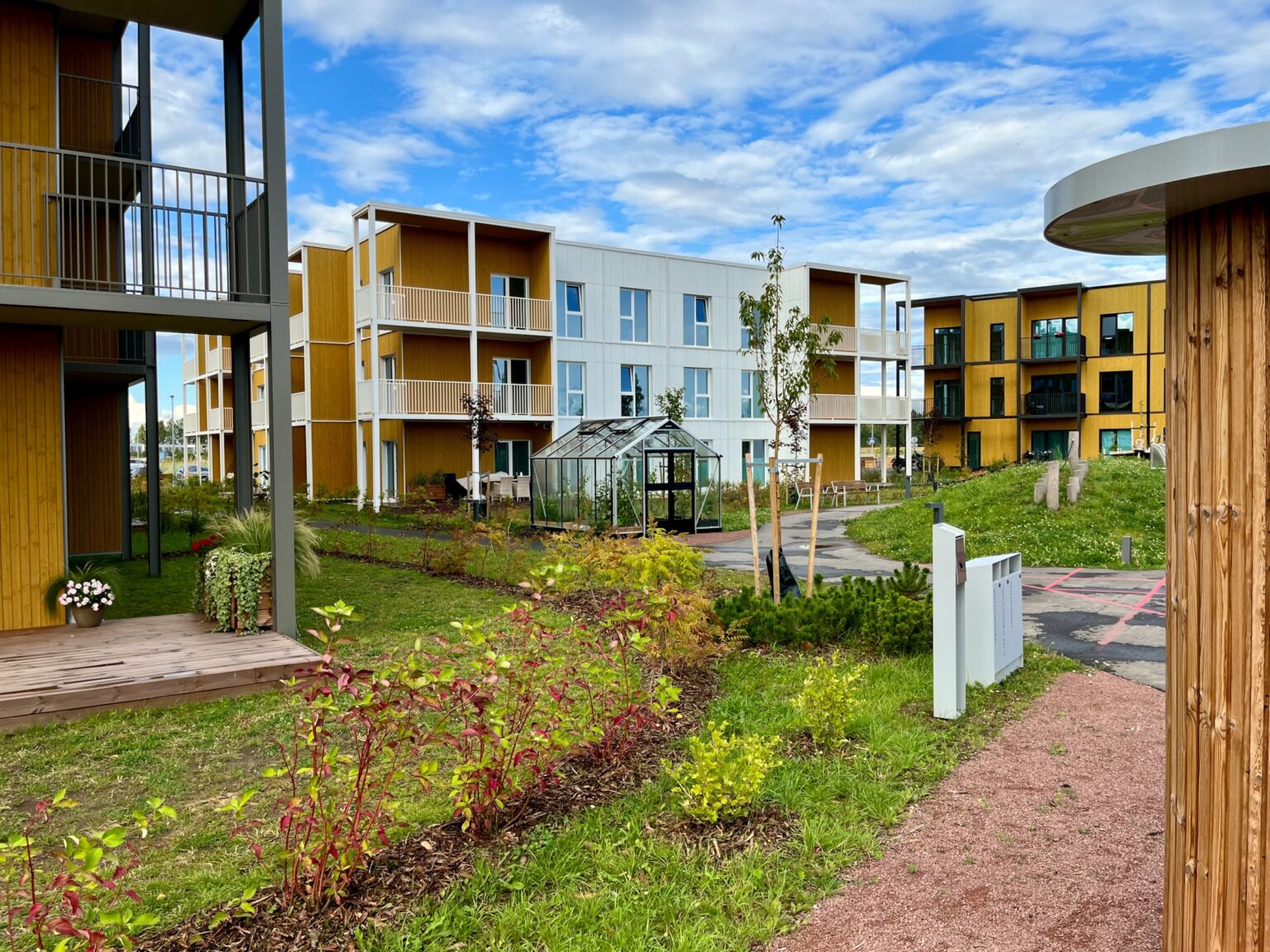 Vaade terrassilt Aviaatori kodude sisehoovile